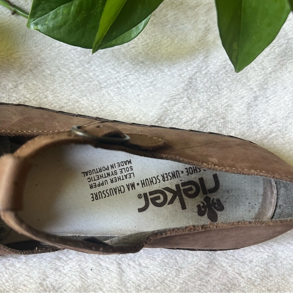 Vintage Rieker Taupe T-Strap Leather Mary Janes - Picture 4 of 6